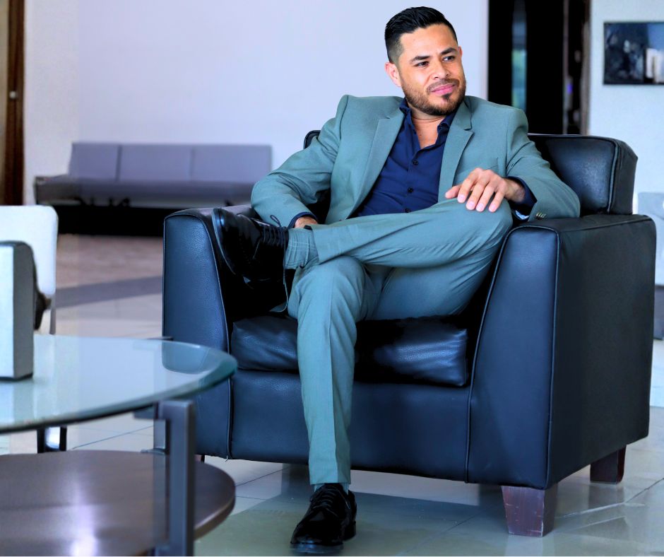 Dr. Luis Cervantes Profile