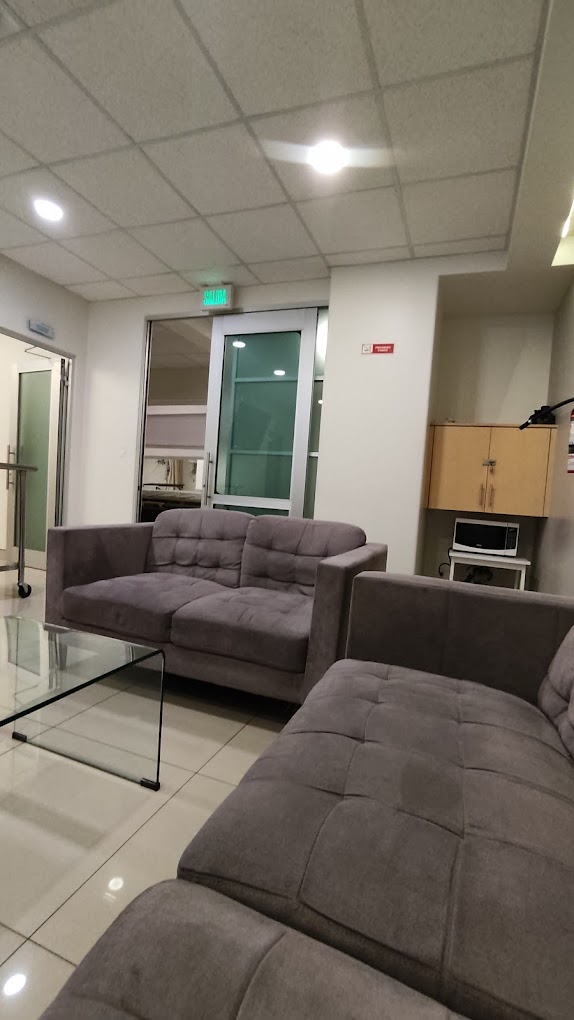 Physicians' lounge and medical staff area at Centro Médico Premier