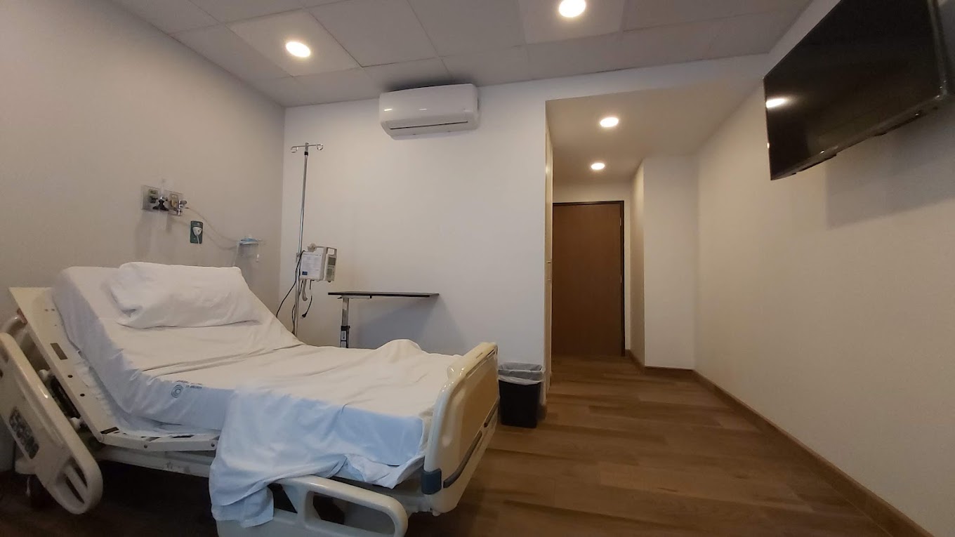 Private recovery room at Centro Médico Premier