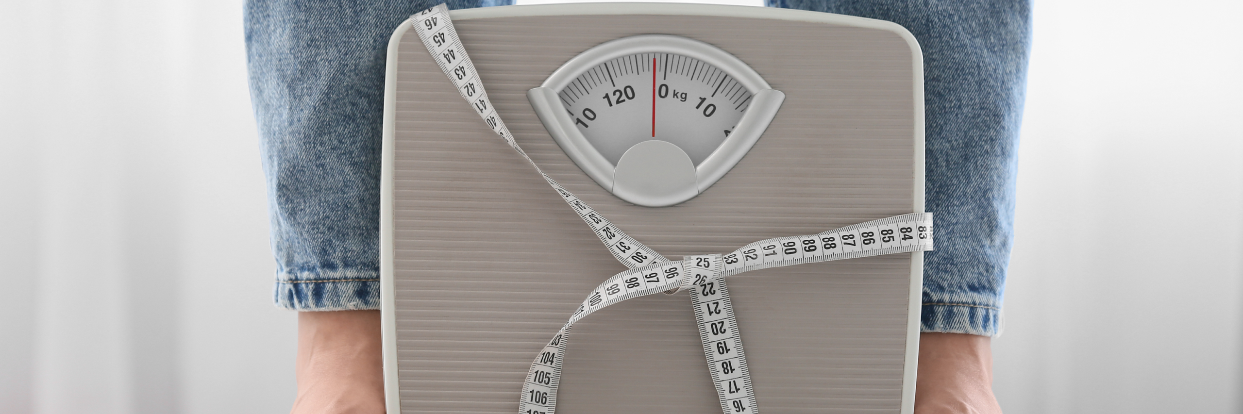 Doctor explaining the anatomy of weight regain after a gastric sleeve